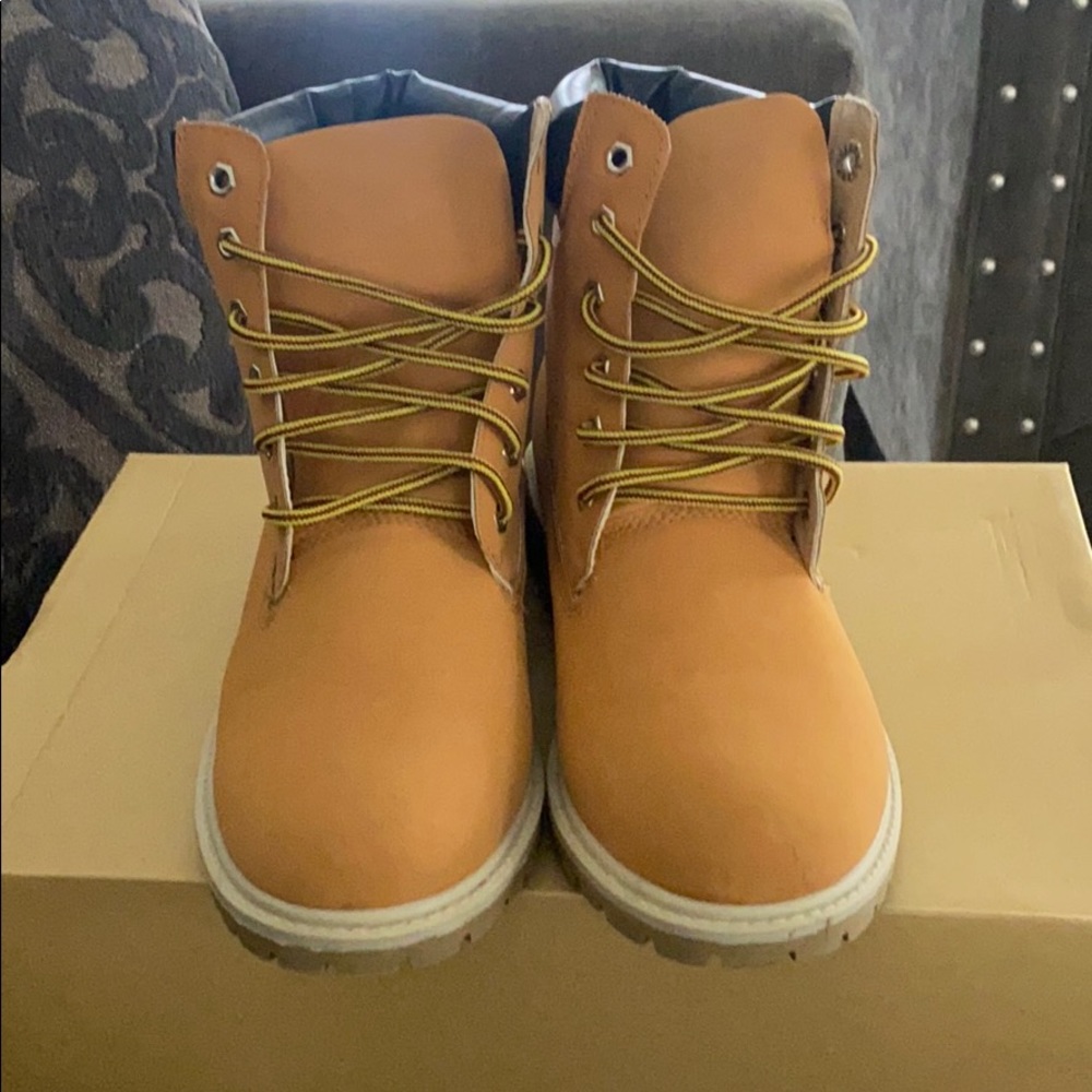 Boots - Picture 2 of 4